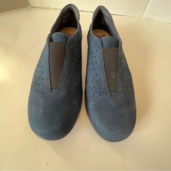 Clarks Womens Soft Cushion Blue Perforated Comfort Slip On Loafers Size 8.5 - Picture 2 of 6
